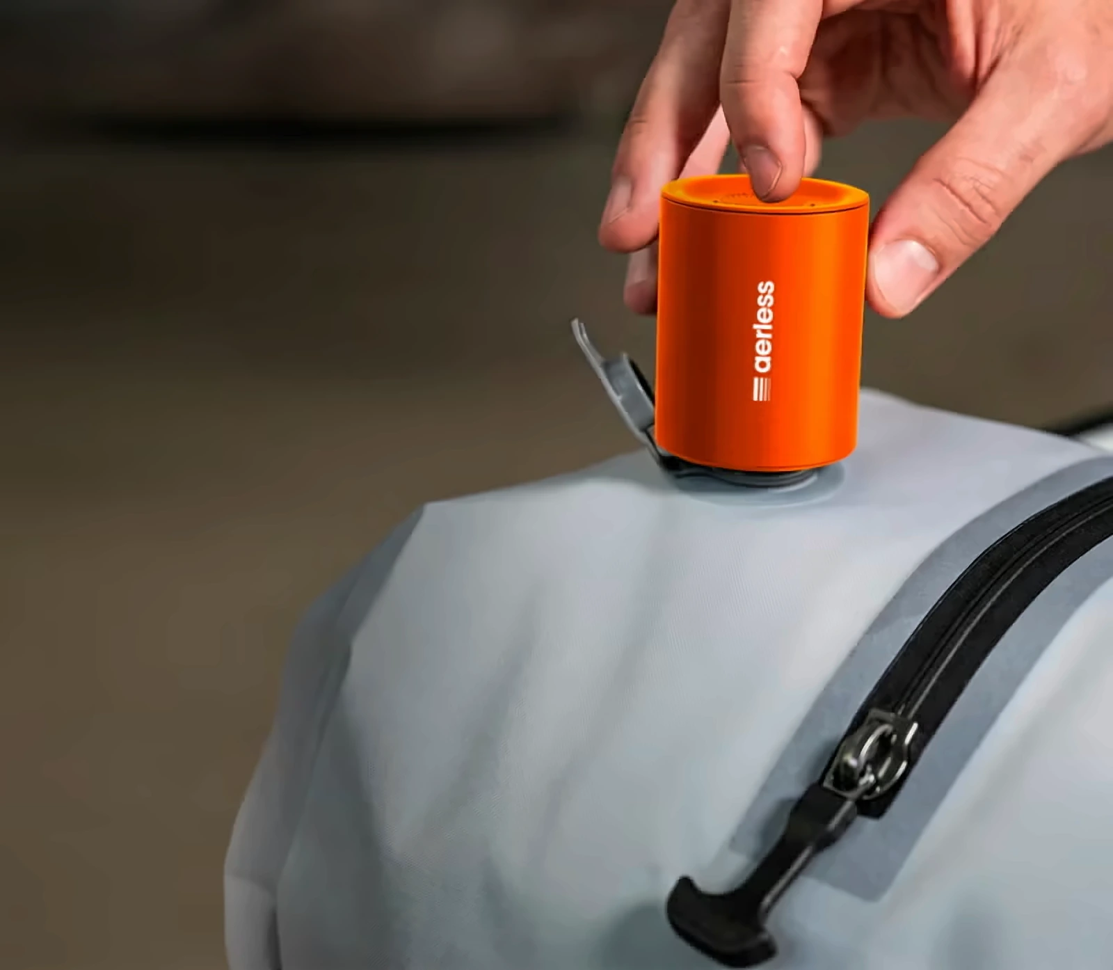 Aerless pump attached to the bag valve